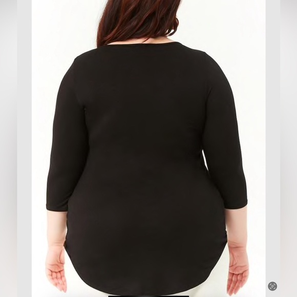 Plus size Plunging Crisscross surplice Top - Picture 3 of 3